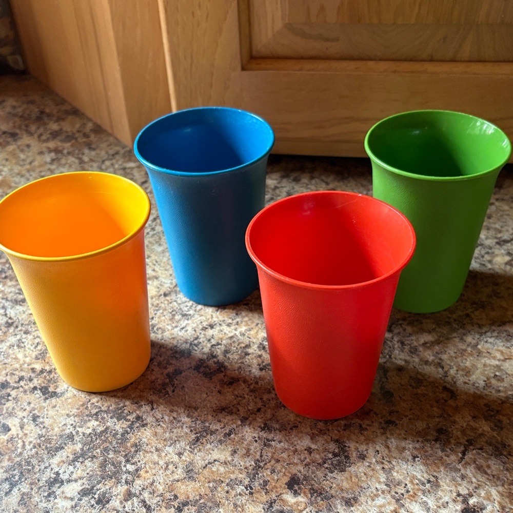 Colorful Plastic Cup Set
